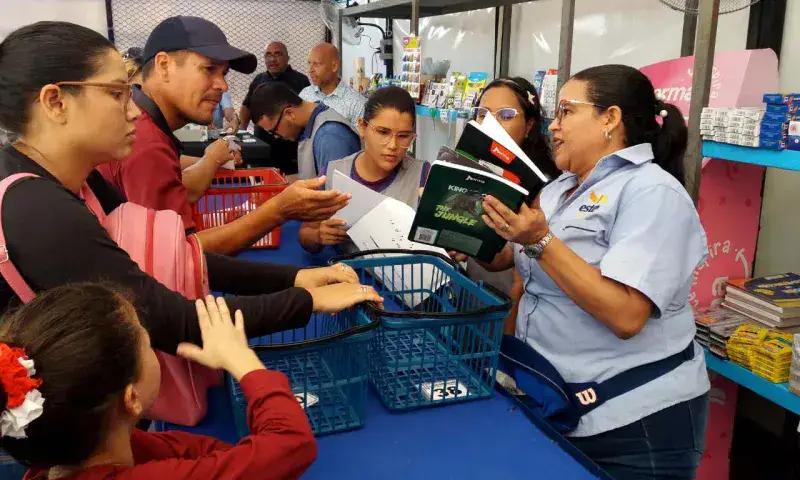 Arranca con éxito el Bazar Escolar de la Gobernación del Zulia 