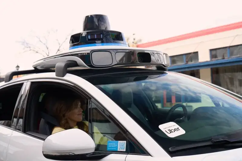 Waymo deja de operar en la app de Uber en Phoenix tras casi tres años