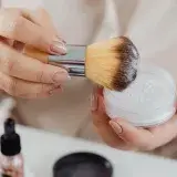 Fenty Beauty y Rare Beauty: claves para escoger la base y el rubor ideal