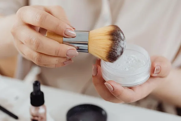 Fenty Beauty y Rare Beauty: claves para escoger la base y el rubor ideal