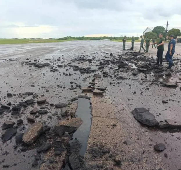 Un rayo abrió una grieta en la calle de rodaje del aeropuerto de Ciudad Guayana