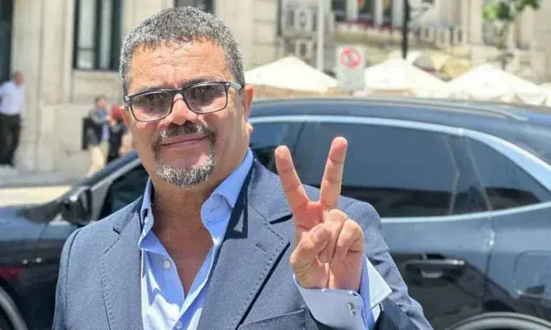 "Er Conde" oficializa su candidatura a la elección primaria