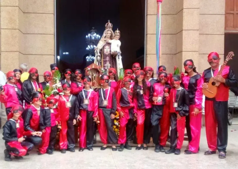 Los Vasallos del Carmen suspenden danza por duelo tras