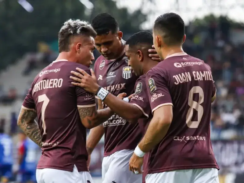 El fútbol venezolano llora y actúa tras los devastadores sismos de junio