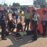 
			Dos funcionarios de Policabimas lesionados en choque de moto y vehículo		