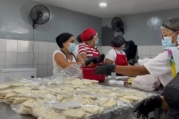 Más de 3,000 comidas preparadas por madres tras sismos