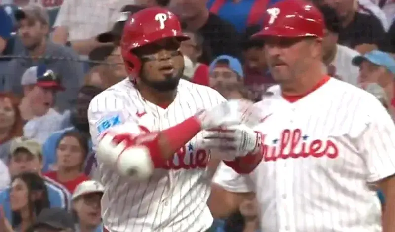 Luis Arráez alcanza 1.200 hits en las Grandes Ligas y lidera el bateo