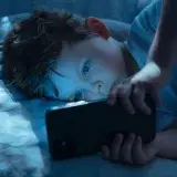 Cinco apps para vigilar mensajes en el celular de tus hijos, según su alcance