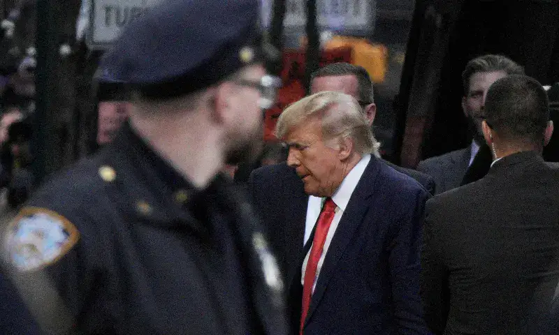 Donald Trump se entrega ante corte de Nueva York