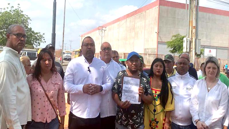 Concejales acompañaron a comerciantes estafados de la Curva de Molina