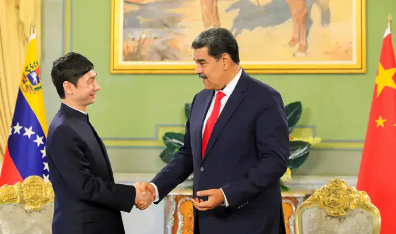 Gobierno discute con China reestructuración de la línea de crédito