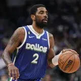 Kyrie Irving supera su lesión y lidera la pretemporada de Dallas
