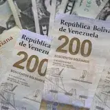 Docentes reciben el bono de formación de julio con aumento del 15%