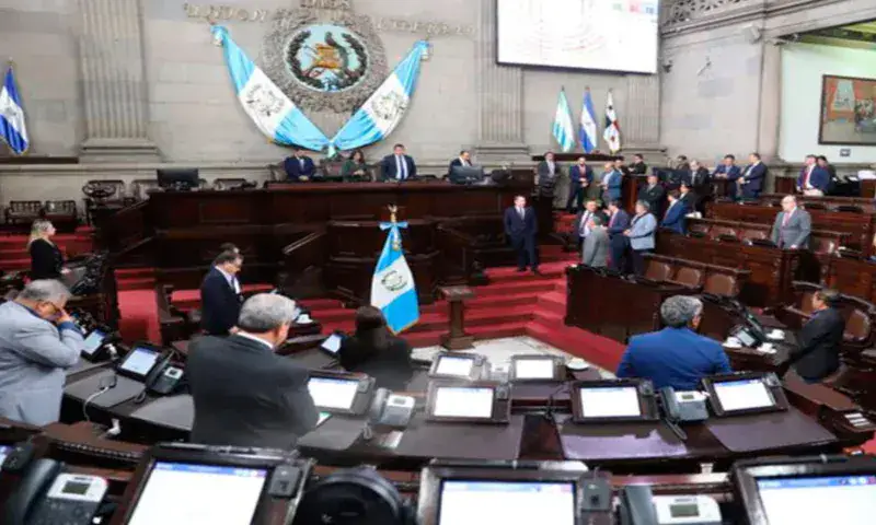 EE. UU. prohíbe la entrada al país a 100 diputados de Guatemala