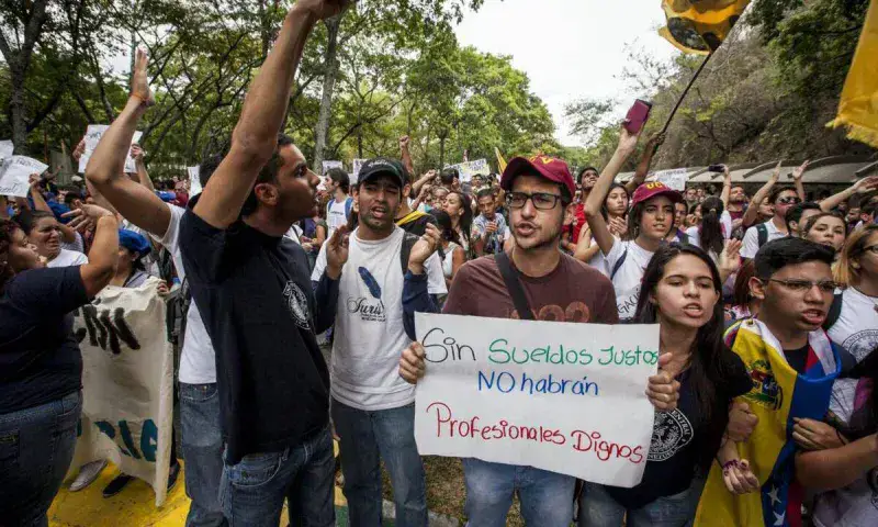 Profesores universitarios no tienen "nada que celebrar" en su día