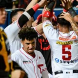 Cardenales se afianza en el segundo lugar al vencer a Leones
