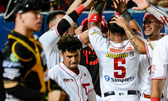 Cardenales se afianza en el segundo lugar al vencer a Leones