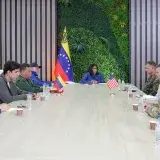 Delcy Rodríguez se reúne con delegación de EEUU