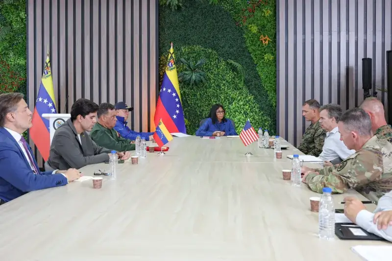Delcy Rodríguez se reúne con delegación de EEUU