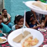 Unos 450 mil niños reciben alimentos de la ONU