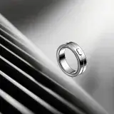 Un anillo inteligente para grabar reuniones que divide opiniones