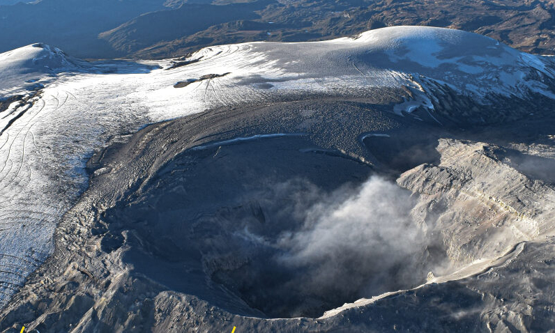 Colombia se prepara ante posible erupción del volcán Nevado del Ruiz