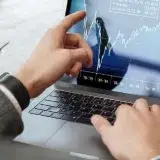 Nasdaq cae por ventas en tecnológicas y semiconductores