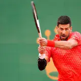 Djokovic sobrevivió en octavos de final