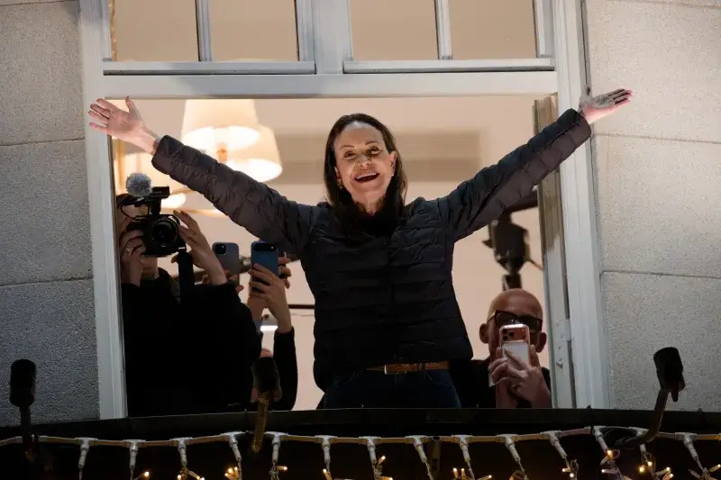 File:María Corina Machado balcony greeting during Nobel Week 2025 02.jpg