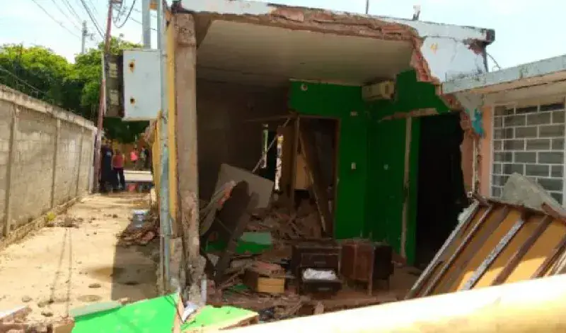 Dos heridos deja explosión de casa en San Jacinto por fuga de gas