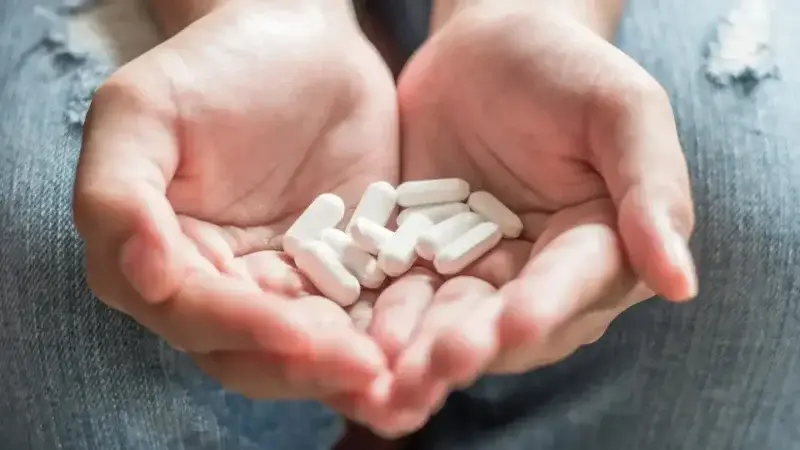 Sobredosis accidental de paracetamol deja a estudiante al borde