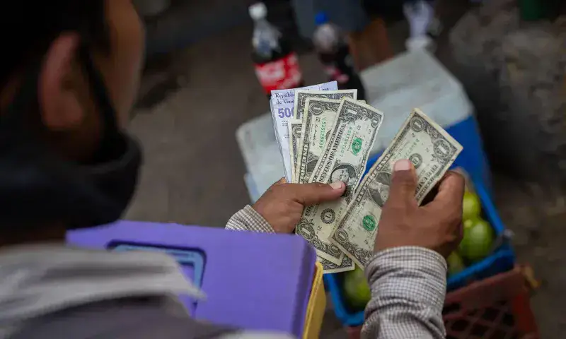 Plantean aumentar el salario al 10 % y 70 % en bonificaciones para 2024