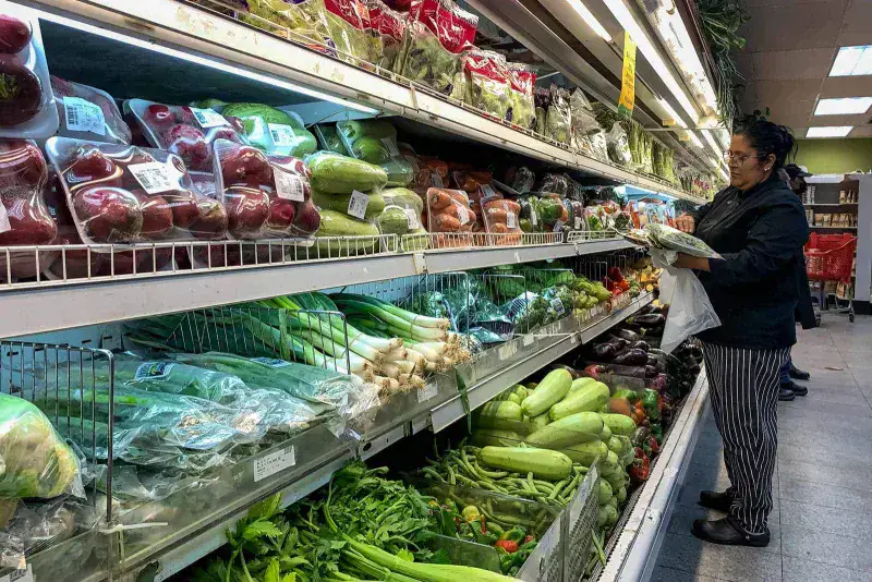 Canasta alimentaria para una familia venezolana subió a 772,74 dólares en mayo