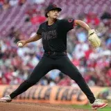 Chase Burns fuera de temporada por lesión