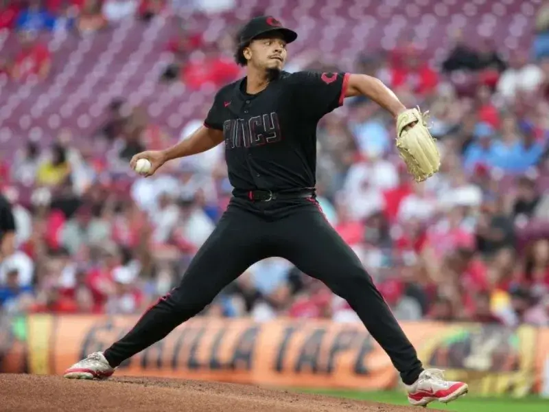 Chase Burns fuera de temporada por lesión