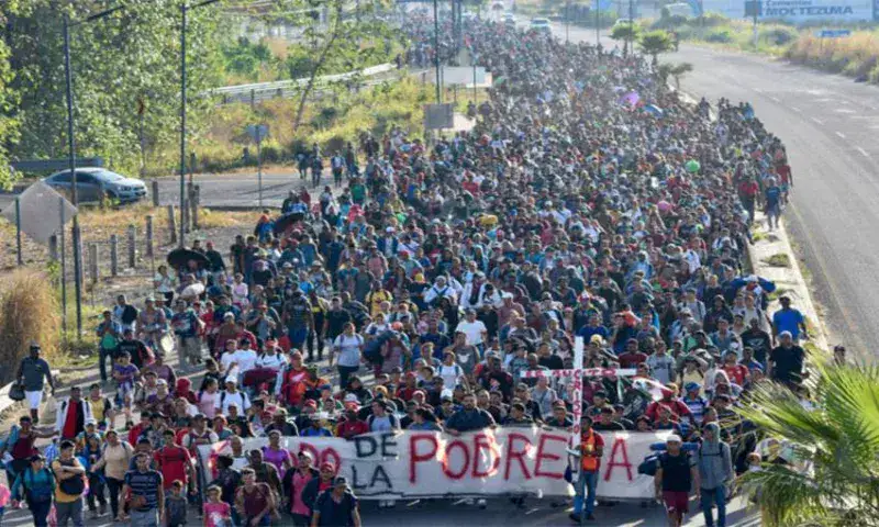 López Obrador acusa a traficantes de personas de organizar caravanas migrantes