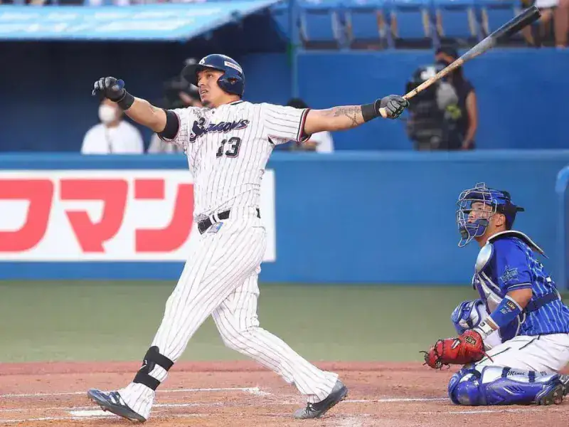 José Osuna pegó par de jonrones en Japón
