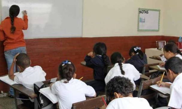 Escuelas públicas presentan fallas en lectura, escritura y matemática