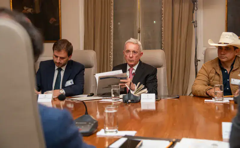 File:20231122 Reunion Privada con Expresidente Uribe-Andrea Puentes1351.jpg