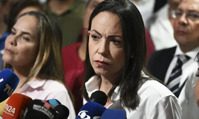 Machado habría intentado volver a Venezuela vía Curazao, según Bloomberg