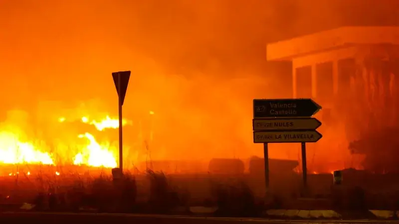Fuego en Castellón arrasa 10.000 hectáreas y sigue activo