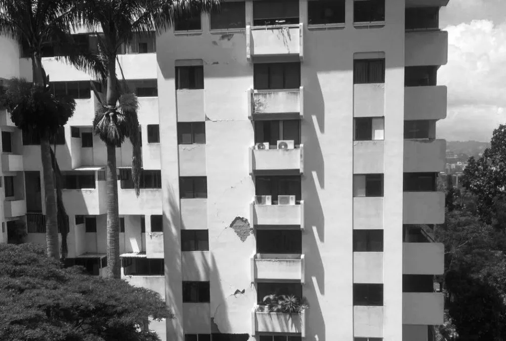 La ingeniería que evita colapsos sísmicos y la deuda de construir sin control