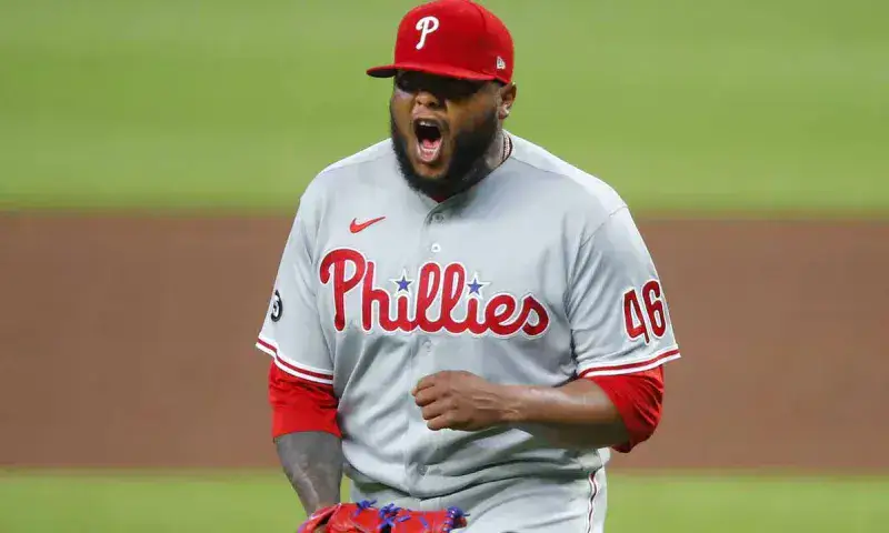 José Alvarado logra su primer juego salvado de la temporada