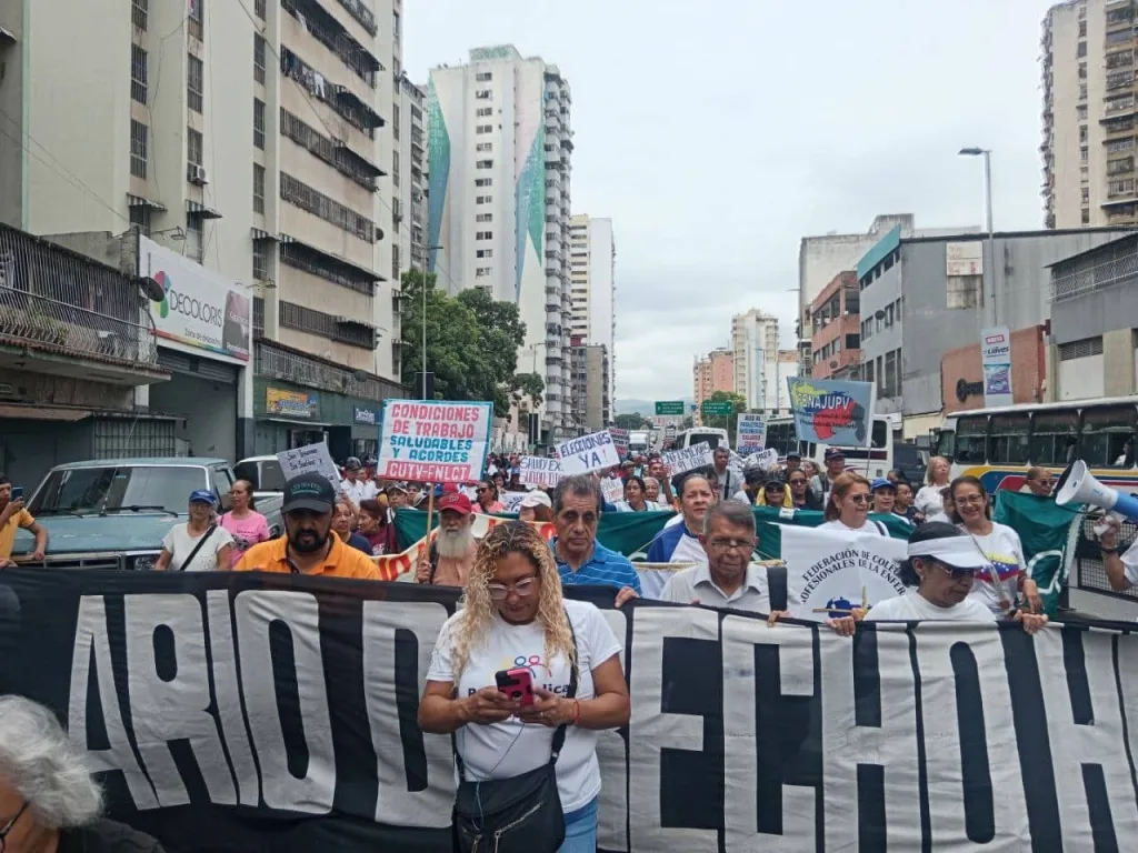 Trabajadores de salud marchan en Caracas por salarios dignos y atención gratuita
