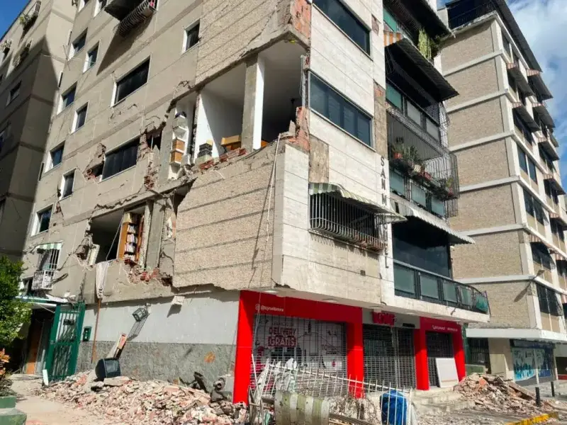 Delcy Rodríguez crea fondo de 200 millones para reparar edificios
