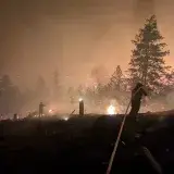 Incendio en Columbia Británica fuerza salida de 20.000 personas