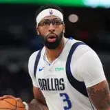 Davis admite conversaciones para tentar a LeBron James