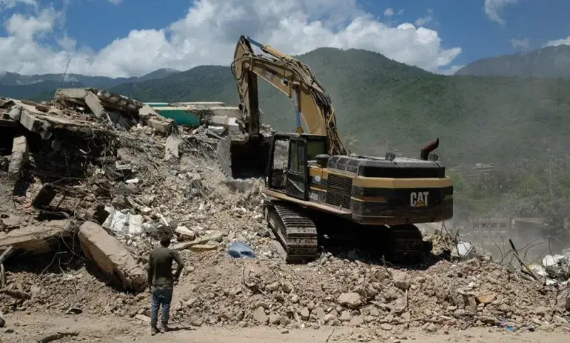 Búsqueda de cuerpos en La Guaira tras dos semanas