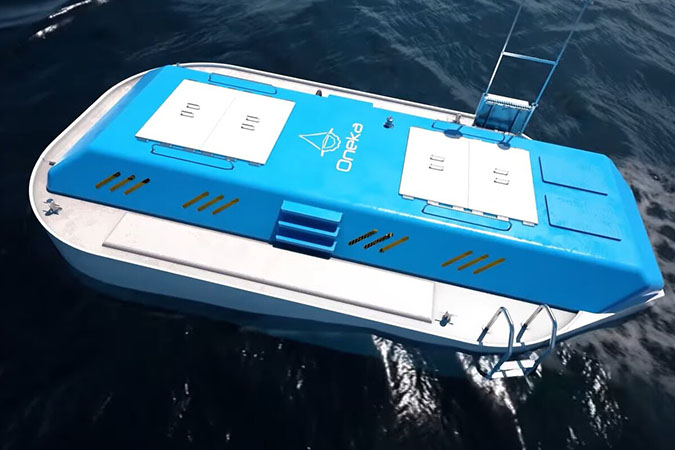 
			Esta desalinizadora flotante y sin electricidad trata agua para 1.500 personas al día. Solo con las olas del mar		