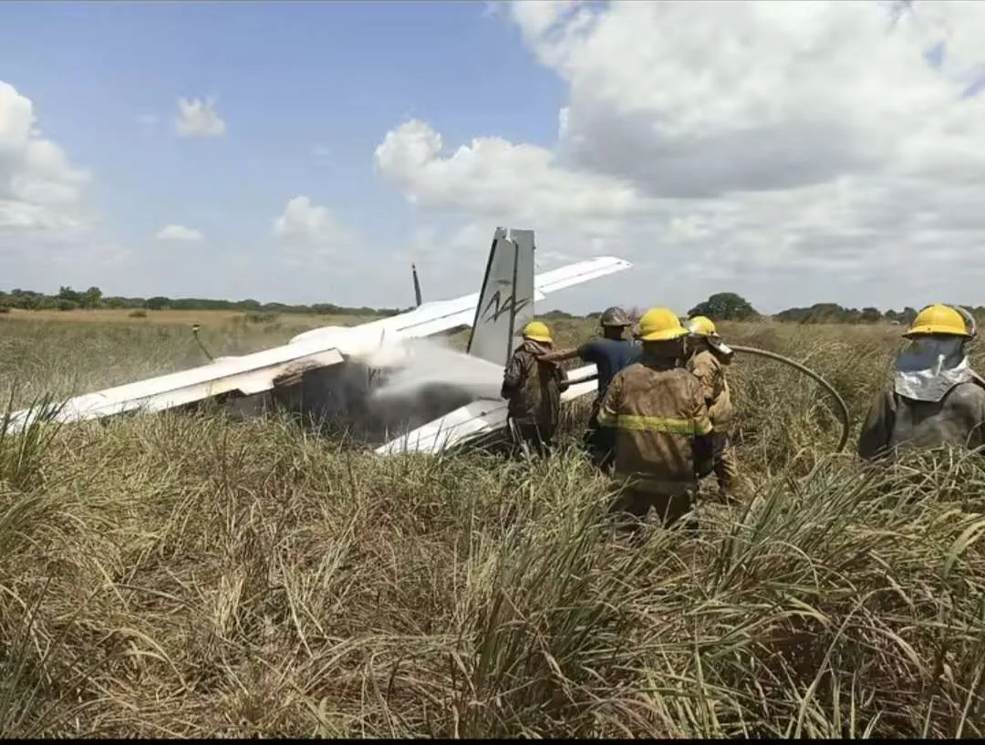Cinco heridos tras precipitarse avioneta en Ciudad Bolívar